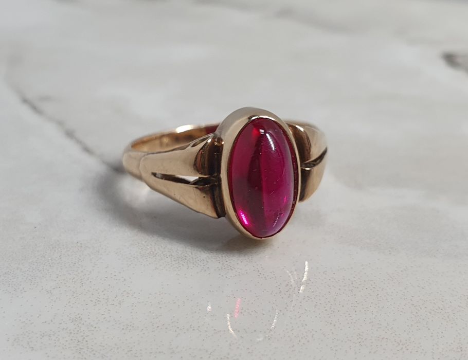 Inel vintage din aur de 14K cu rubin cabochon – mărimea 55