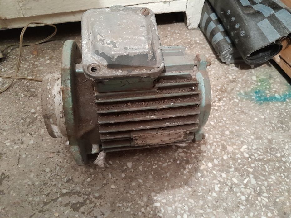 Продам электродвигатели