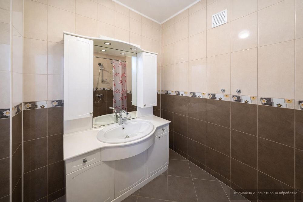 Тристаен апартамент под наем в Център