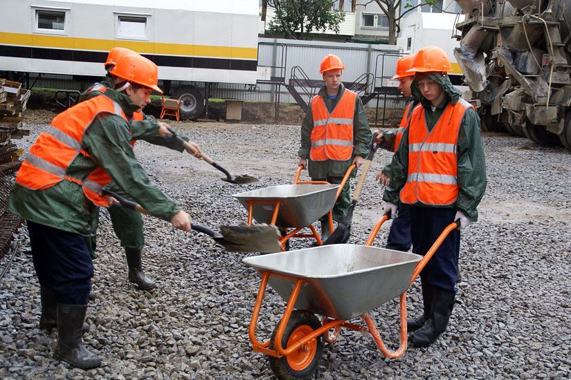 Разнорабочие, грузчики, строители