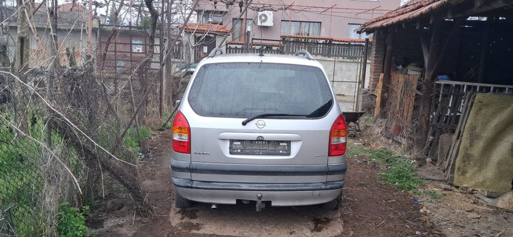 Опел зафира на части