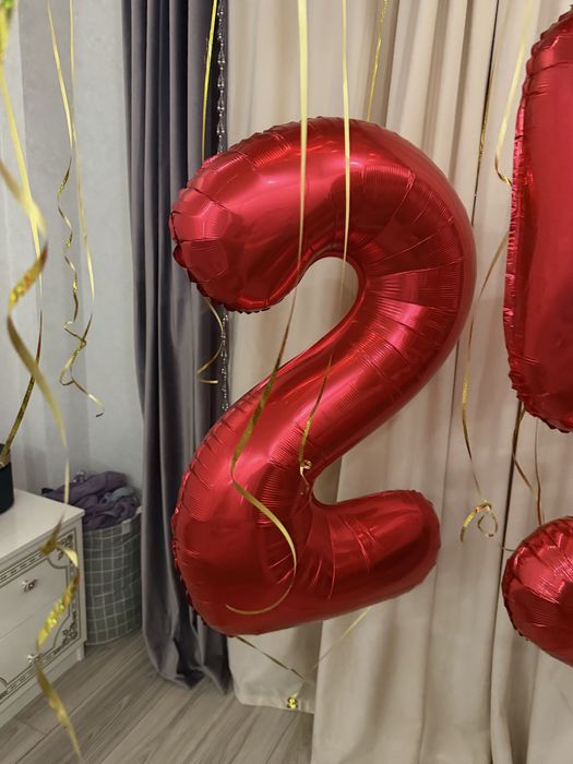 Шары красного цвета