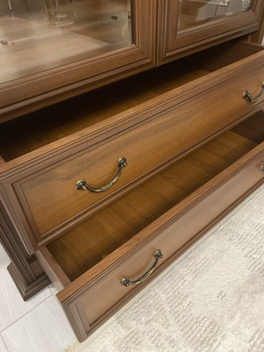 Продам сервант витрину