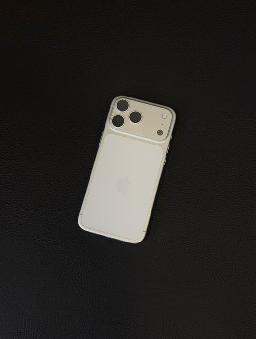 iPhone 17 PRO MAX - 100% батерия