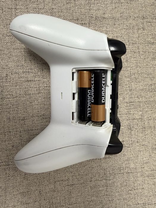 Vând Xbox One S 500GB