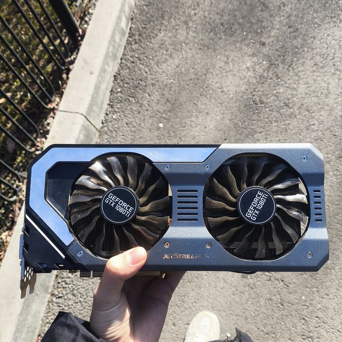 Продам видеокарту GTX 1080 ti super