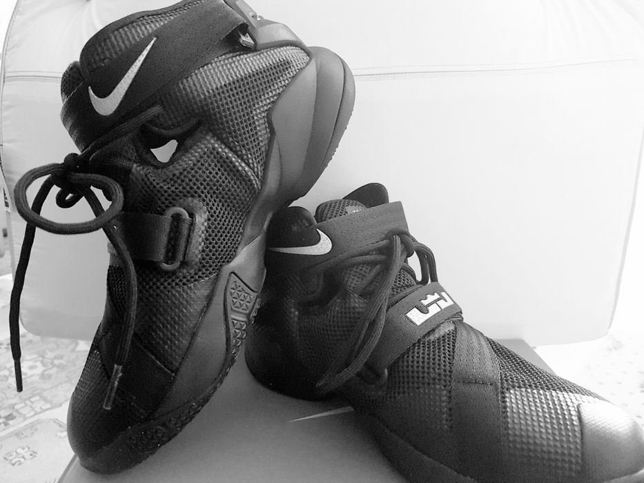 Adidasi Nike Lebron - noi