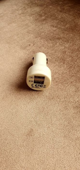 Încărcător auto 12 - 24V DC, cu două porturi USB