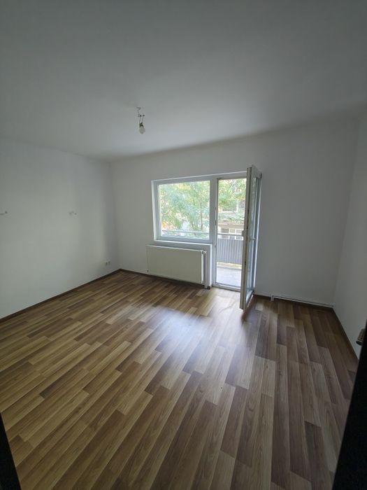 Vand apartament 4 camera, M16