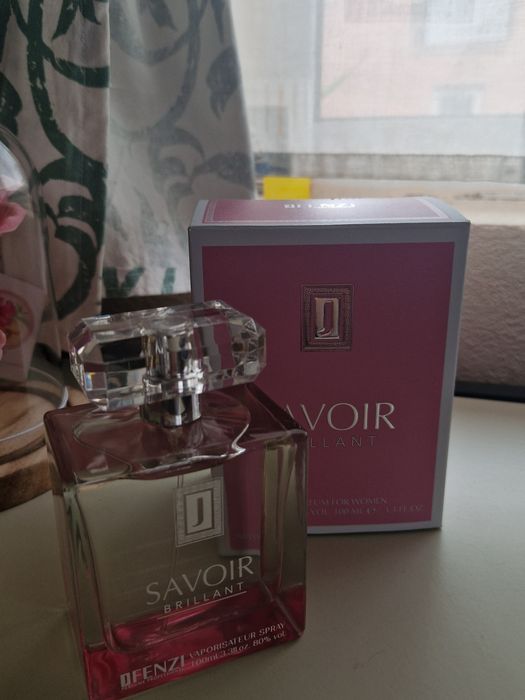 JFenzi Savoir Brillant Eau de Parfum pentru femei, în varianta de 100 ml.