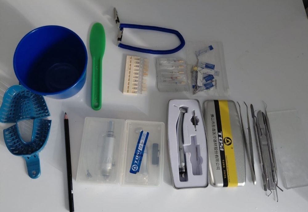 Piesa de mana. Micromotor.Linguri amprenta plastic. Amestecare de I