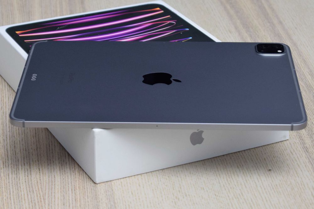 iPad Pro 11" M2 Cellular 5G pachet complet + husa folio Apple