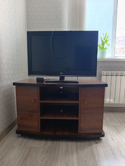 Продается Телевизор LG с подставкой б/у