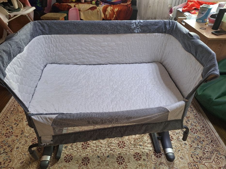 Манежка прикроватная