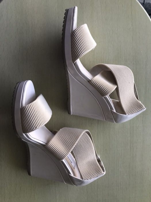 Летни сандали с еластични каишки