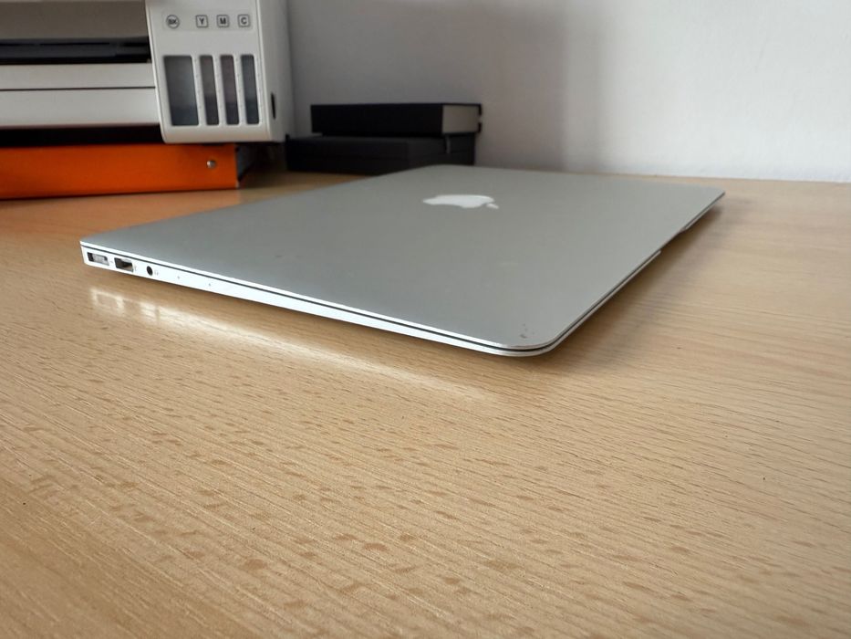 Macbook air 2017 (A1466), baterie noua, macOS Monterey, stare buna