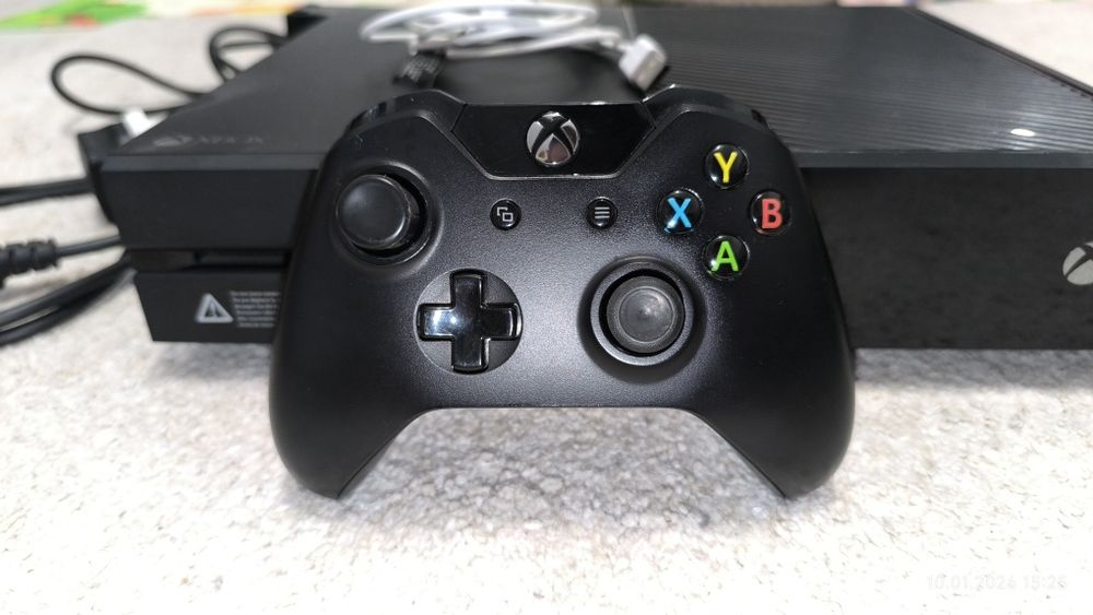 Xbox One S 500GB + Controller + 7 Jocuri | Stare impecabilă
Vând Xbox