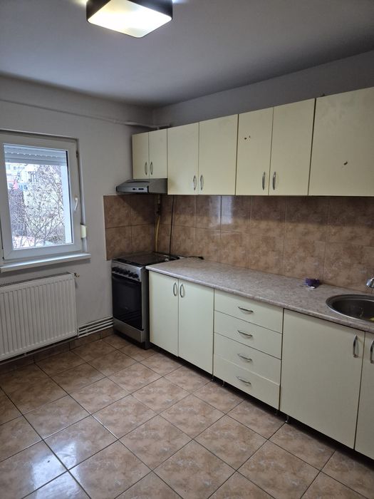 Închiriez apartament cu 2 camere  ultracentral pe mal lângă OMV