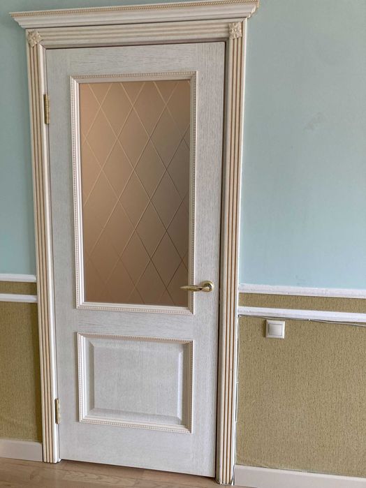Двери межкомнатные б/у