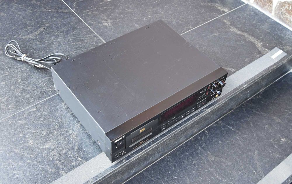 DAT Sony DTC-670, deck player