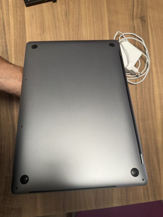 Macbook Pro 15” 2018 i7 16 GB RAM SSD 512 GB