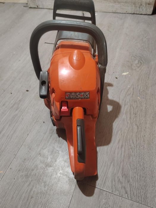 Drujbă Husqvarna  445 funcționează perfect