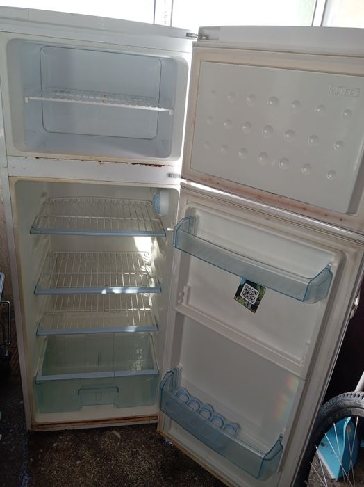 Frigider Artic cu congelator