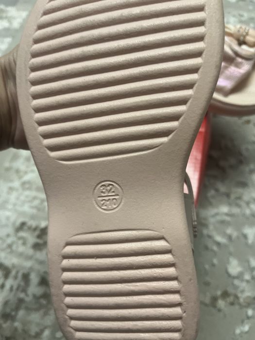 Продам сандали для девочек !