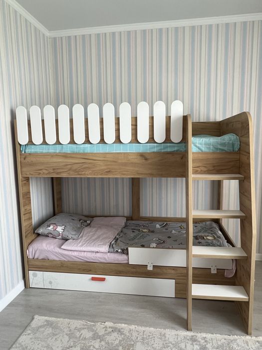 Продам кровать двухярусную