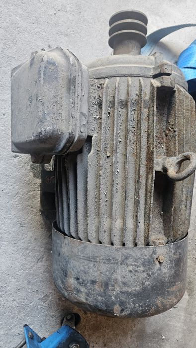 Vând Motor Electric