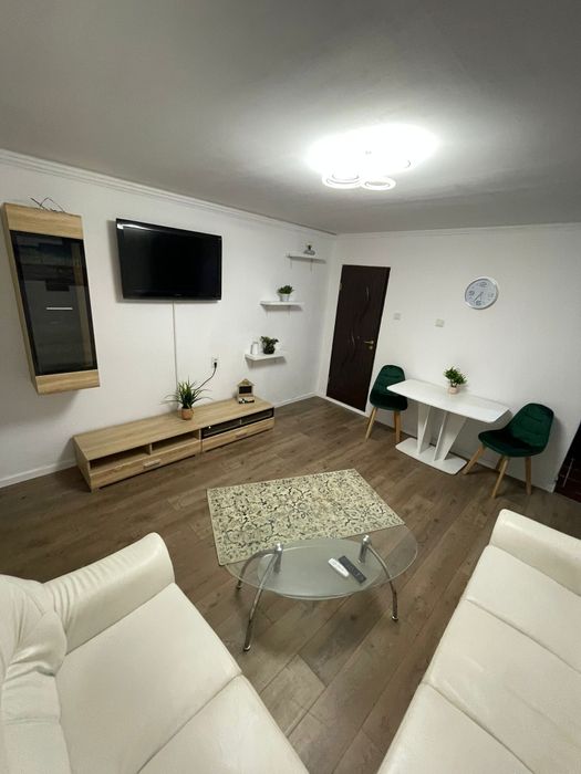 De închiriat apartament central – 64 mp