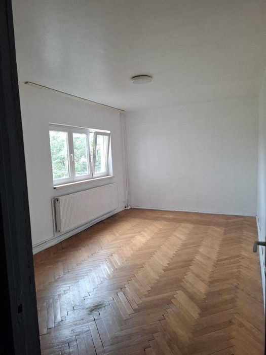 Inchiriez apartament 2 camere Decomandat la etajul 2