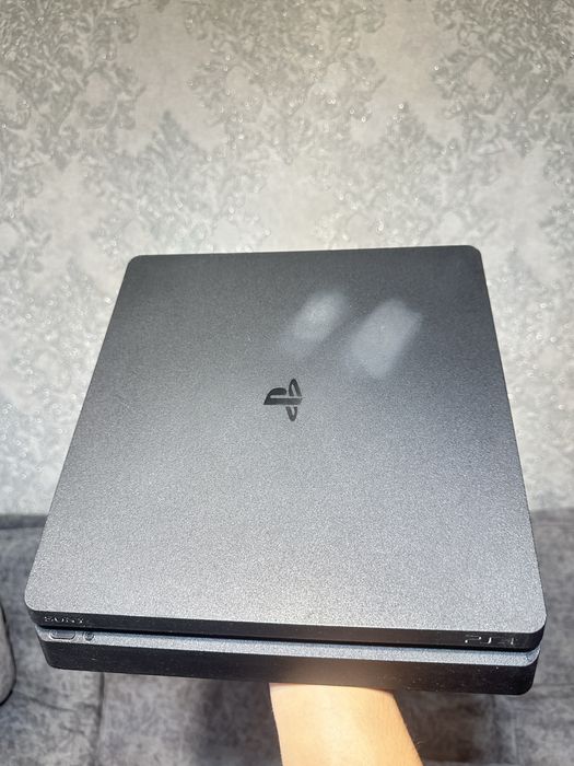 Playstation 4 slim