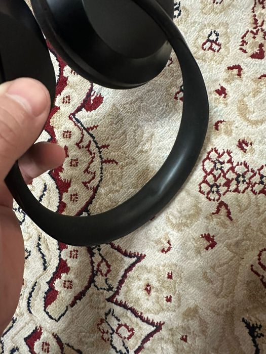 Продаются Наушник Bose NC700