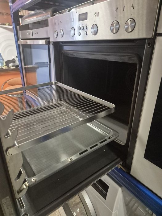 Фурна с керамични котлони за вграждане Сименс