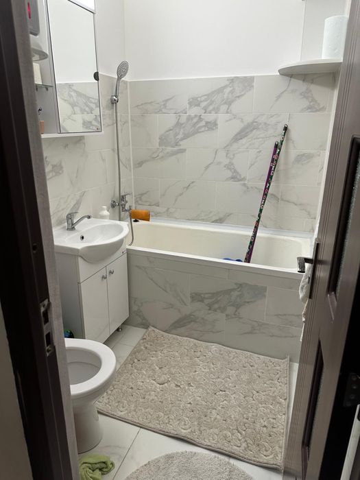 Inchiriez garsoniera zona Lintz