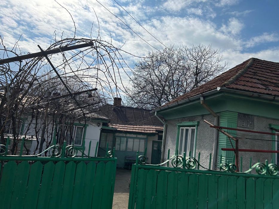 De vanzare casa cu teren