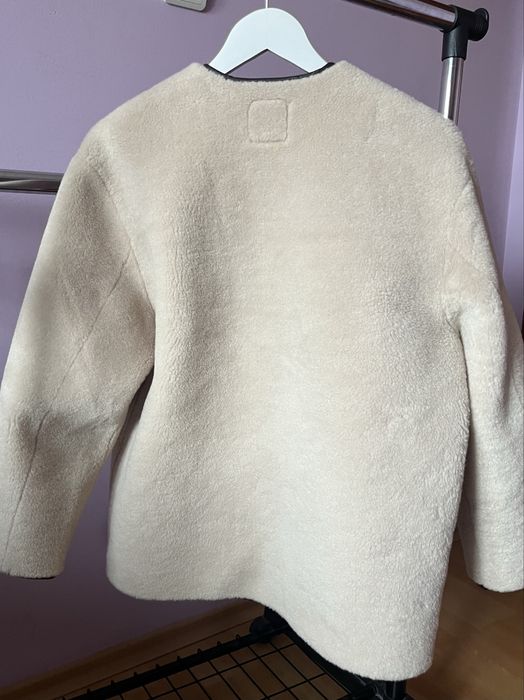 Бежево пухено палто