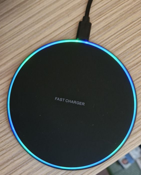 Безконтактно устройство за ареждане на телефон - андроид