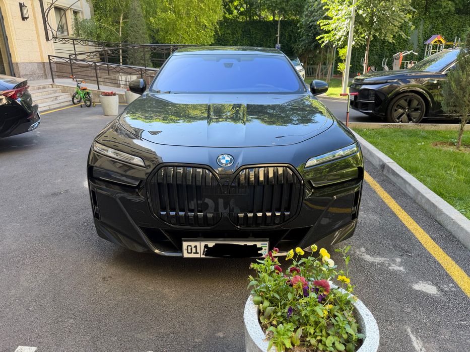 Продаётся BMW i7 Xdrive 60 black edition