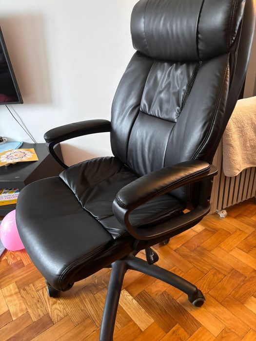 Scaun de birou TJELE JYSK – Preț redus (300 Lei)