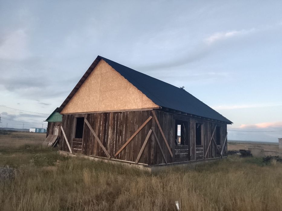 Продам недостроенный дом с времянкой