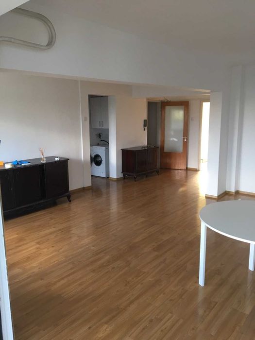 Apartament 3 camere, spațios, luminos și liniștit, cu vedere spre parc și lac