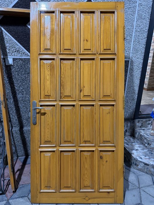 Продам целые деревянные двери