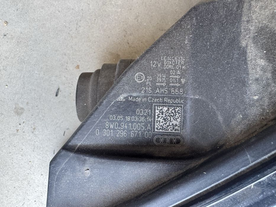 Ляв фар за Audi A4 b9 2018