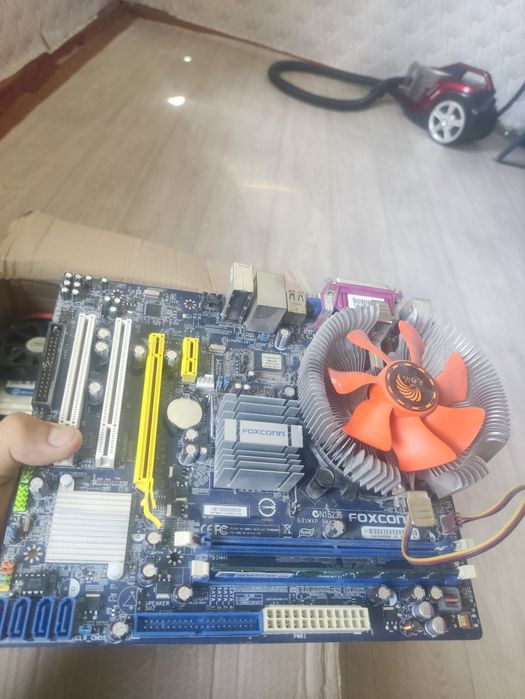 Коробка с запчастями для компьютера