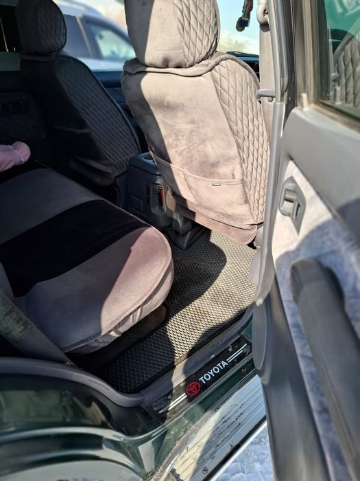 Продам машину Toyota Land Cruiser Prado