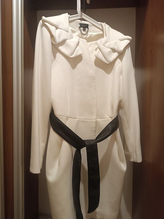 Белое пальто женское