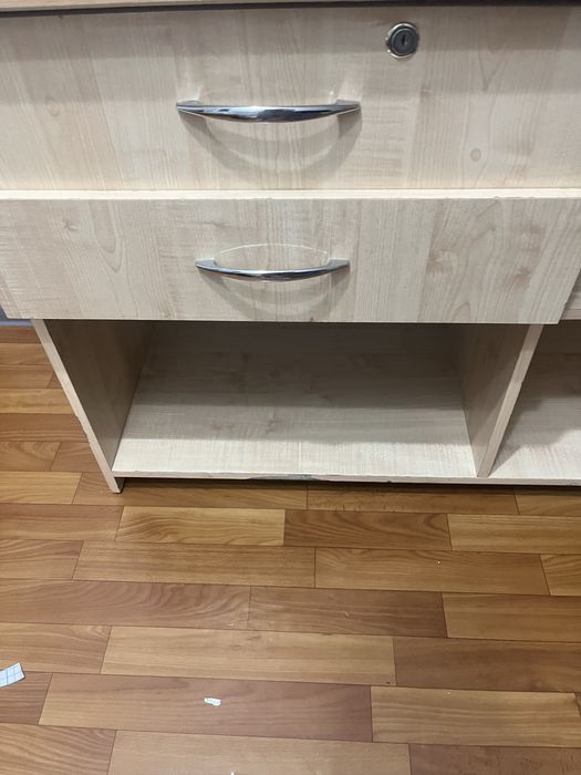 Рабочий стол, тумбочка