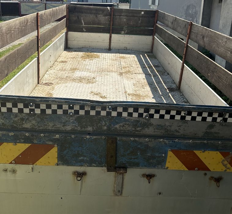Remorcă cu 2 Axe, 2.500 kg, Sistem de Frânare